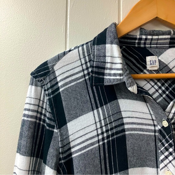 GAP Flannel Black White Gray Plaid Button-Up Shirt Women's SZ Large Long Sleeve - Picture 4 of 7